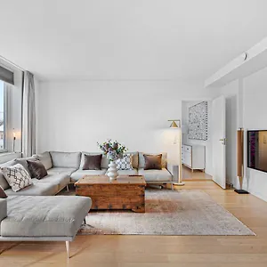 Sanders Monarch - Charming One-bedroom With Two Balconies Apartment