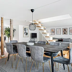 Sanders Regent - Treasured Three-bedroom Near Square Apartment